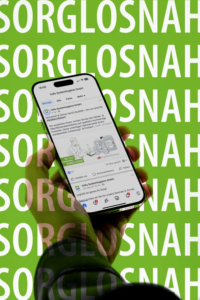 Ein Smartphone mit einem Facebook-Post von hollu vor grünem Hintergrund mit dem Hashtag #Sorglosnah. 
