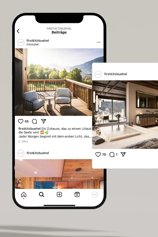 Auf einem Handy wird die Content Creation von First Kitzbühel Immobilien beispielhaft dargestellt. Neben dem Handy ist ein weiteres Posting zu sehen, das eine andere Immobilie präsentiert.